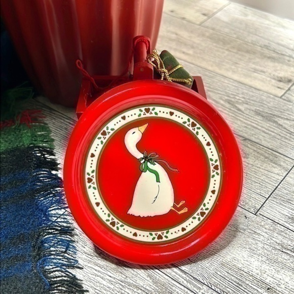 Vintage Aluminum Tin Christmas Geese Coaster Set (8)